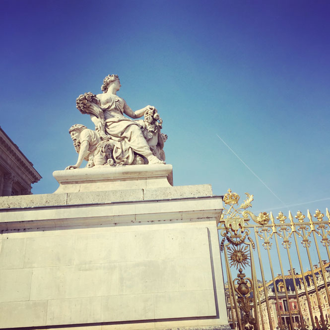 chateau de versailles statue femme nappyprettygirl